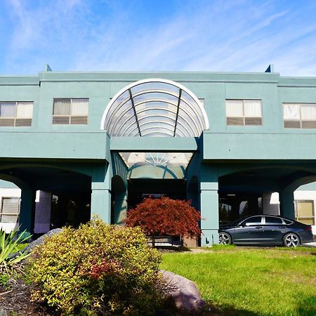 American Inn & Suites Вотерфорд Екстер'єр фото