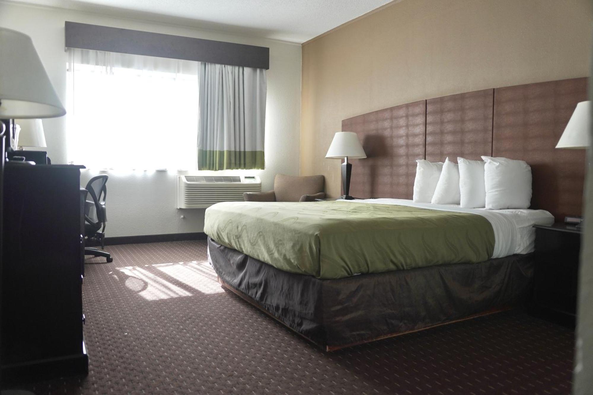 American Inn & Suites Вотерфорд Номер фото