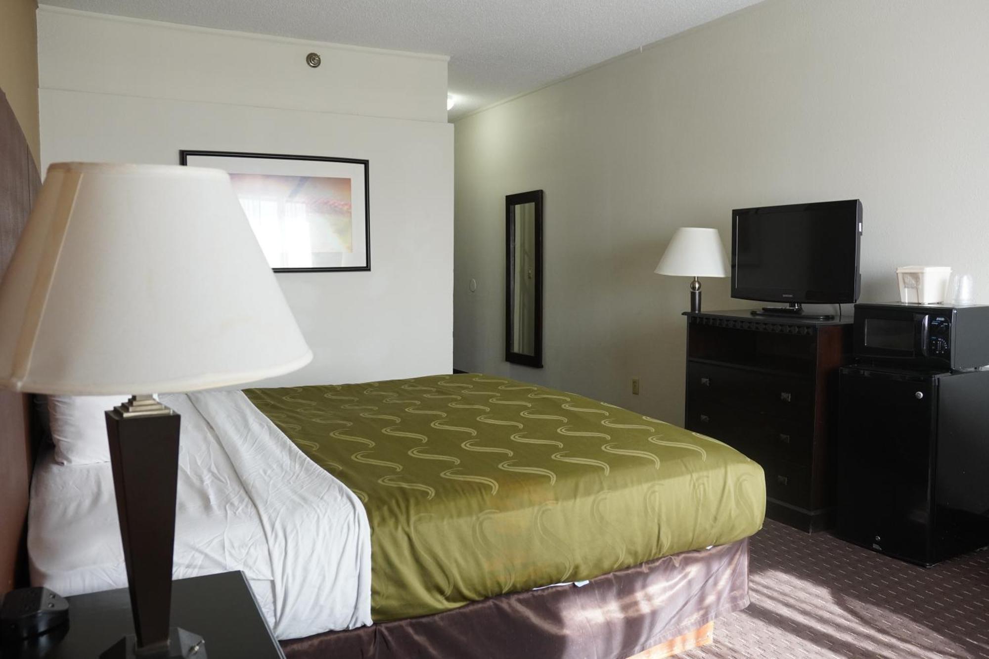 American Inn & Suites Вотерфорд Номер фото