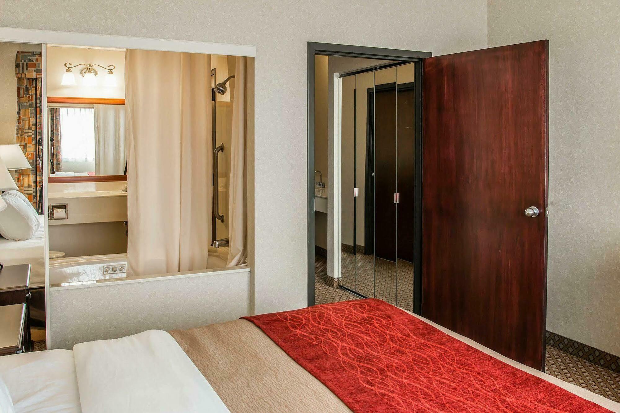 American Inn & Suites Вотерфорд Екстер'єр фото